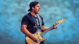 image of country singer Billy Currington