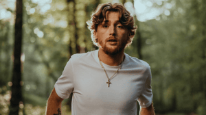 image of country artist Bailey Zimmerman